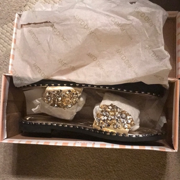 Wonderful Gold Slip On’s - Picture 8 of 8